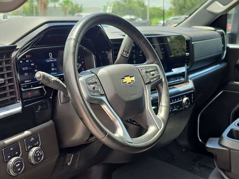 Used 2025 Chevrolet Silverado 2500 LT w/ Convenience Package AWD/4WD image 9