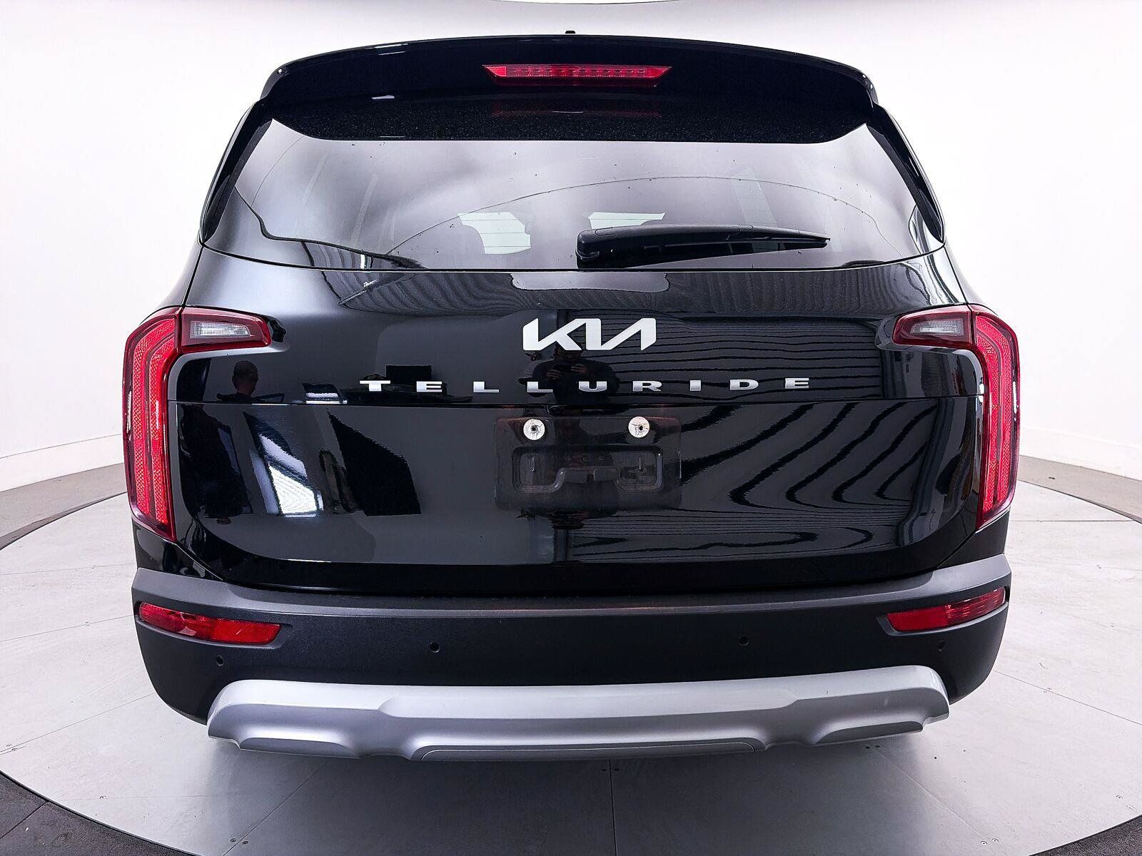 Used 2022 Kia Telluride LX FWD image 13