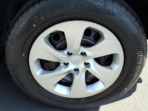 Used 2022 Toyota RAV4 LE image 12