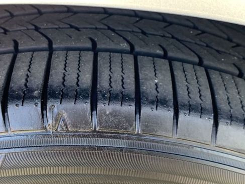 Used 2018 Toyota Camry LE image 32