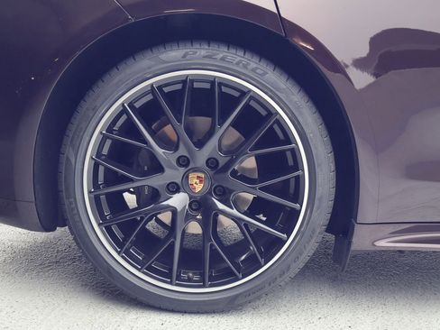 Certified 2022 Porsche Panamera Platinum Edition image 28