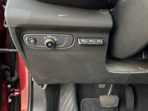 Used 2021 Buick Envision Avenir w/ Technology Package II image 26