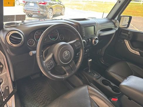 Used 2017 Jeep Wrangler Unlimited Sahara w/ Max Tow Package AWD/4WD image 14