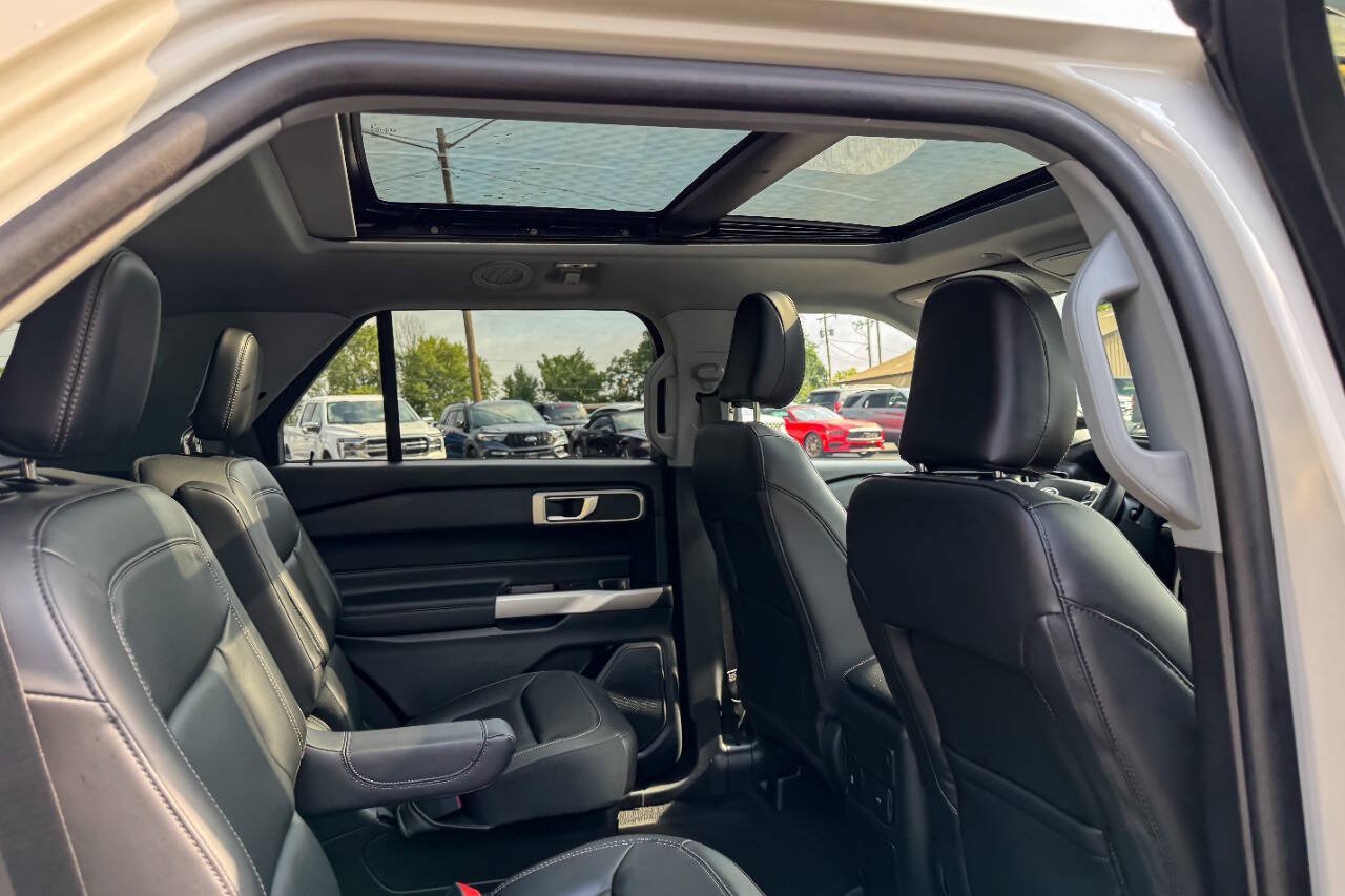 Used 2023 Ford Explorer XLT w/ Equipment Group 202A AWD/4WD image 14