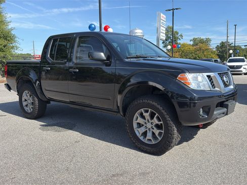 Used 2020 Nissan Frontier SV AWD/4WD image 2