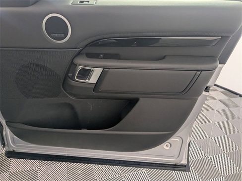 Used 2023 Land Rover Discovery S image 35