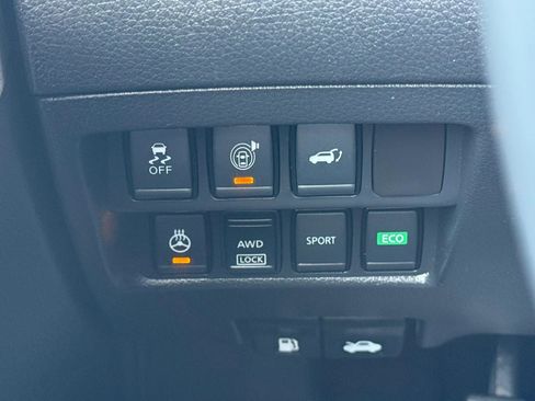 Used 2017 Nissan Rogue SV w/ Sun & Sound Touring Package AWD/4WD image 40