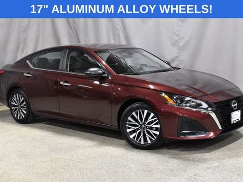 Used 2024 Nissan Altima 2.5 SV image 3