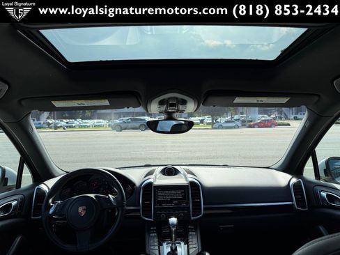 Used 2014 Porsche Cayenne Platinum Edition AWD/4WD image 18