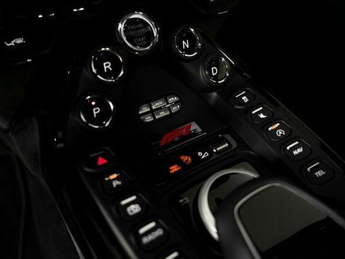 Used 2022 Aston Martin V8 Vantage Coupe image 24