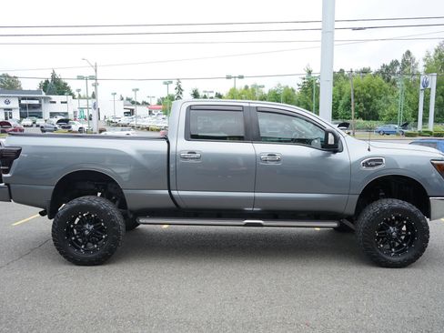 Used 2017 Nissan Titan SV AWD/4WD image 6