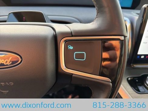 Used 2025 Ford Expedition Platinum image 17