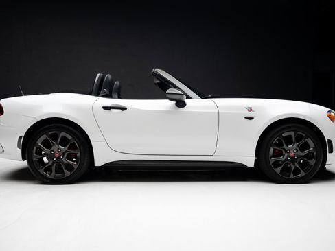 Used 2019 FIAT 124 Spider Abarth w/ Convenience Group RWD image 38