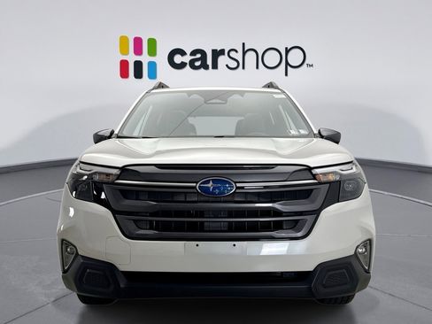 Used 2025 Subaru Forester Premium image 8