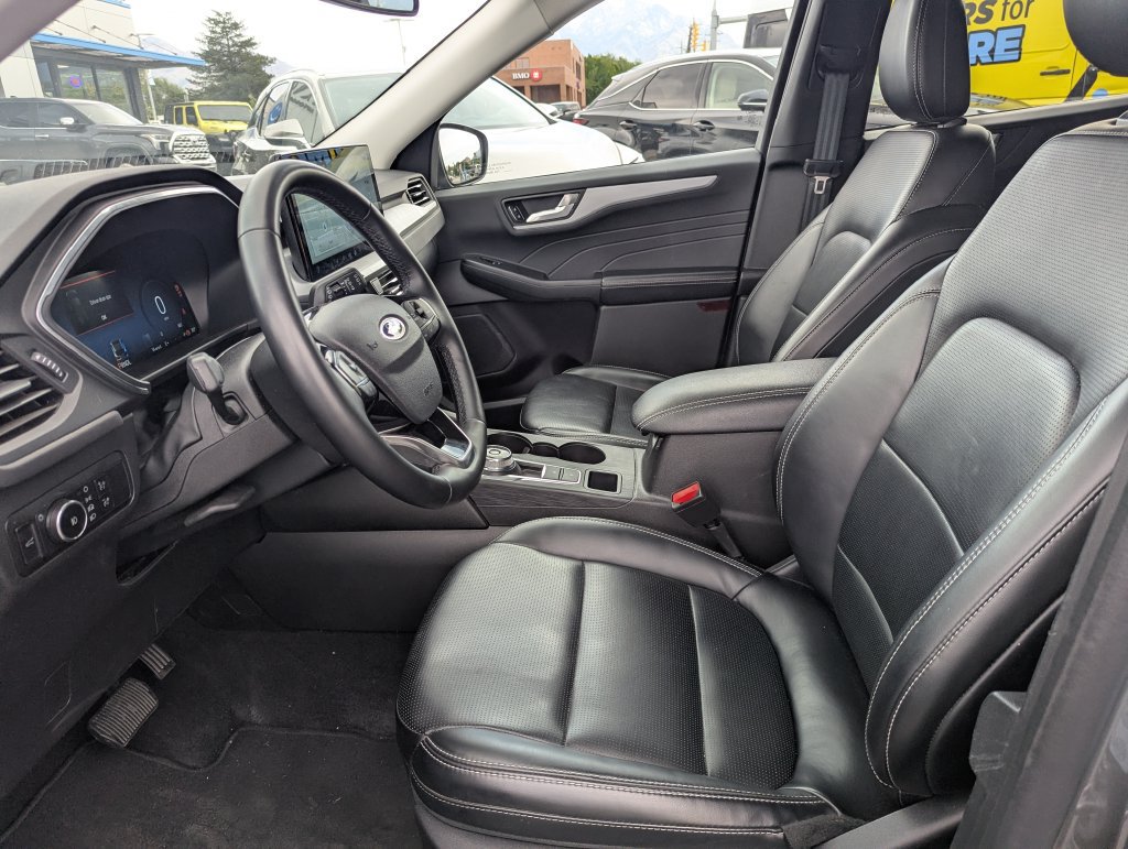 Used 2025 Ford Escape Platinum AWD/4WD image 15