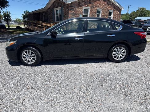 Used 2016 Nissan Altima 2.5 S w/ Power Driver Seat Package FWD image 4
