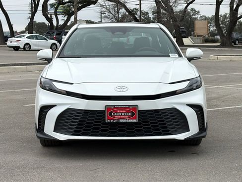 Used 2025 Toyota Camry SE image 10