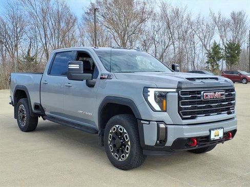 Used 2024 GMC Sierra 2500 AT4 image 6