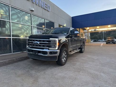 Used 2025 Ford F250 Lariat w/ Chrome Package image 4