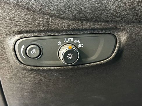 Used 2020 Chevrolet Equinox LS image 10