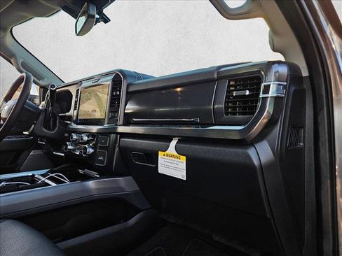 Used 2025 Ford F250 Lariat w/ Chrome Package image 24