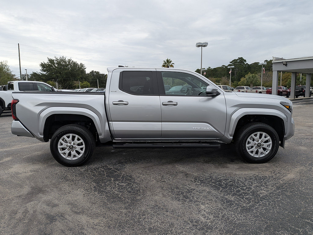Used 2025 Toyota Tacoma SR5 AWD/4WD image 3
