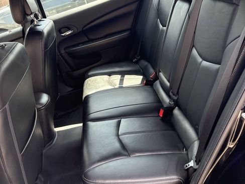 Used 2012 Chrysler 200 Limited FWD image 7