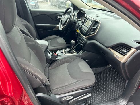 Used 2017 Jeep Cherokee Latitude w/ Cold Weather Group FWD image 25