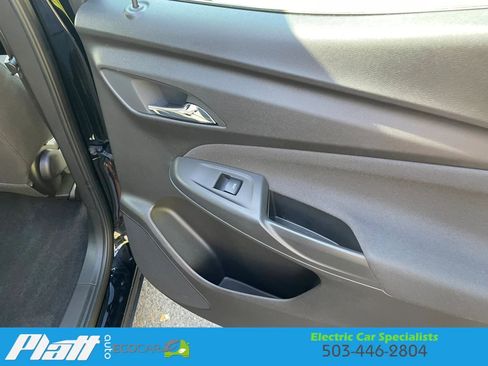 Used 2023 Chevrolet Bolt EUV LT image 41