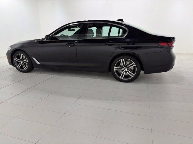 Used 2021 BMW 530i xDrive w/ Convenience Package AWD/4WD image 2