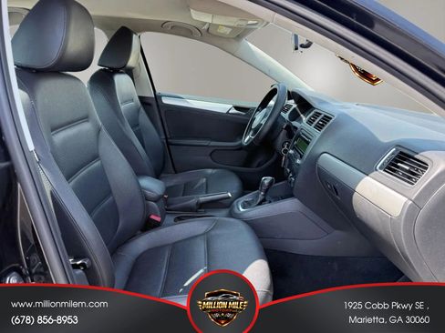 Used 2013 Volkswagen Jetta SE FWD image 18
