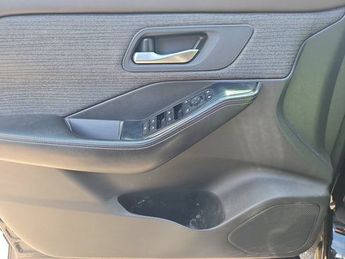 Used 2022 Nissan Rogue SV FWD image 16