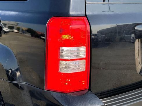Used 2012 Jeep Patriot Latitude FWD image 24
