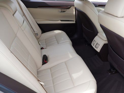 Used 2017 Lexus ES 350 w/ Luxury Package image 33