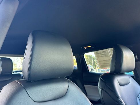 Used 2025 Jeep Compass Limited image 19