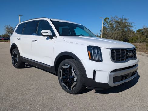 New 2025 Kia Telluride S image 2