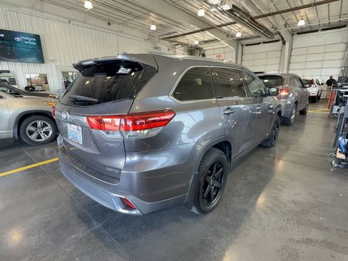 Used 2019 Toyota Highlander Limited Platinum AWD/4WD image 4