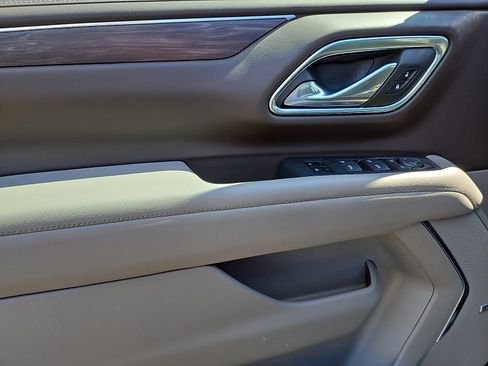 Used 2024 Chevrolet Suburban Z71 w/ Z71 Off-Road Package image 12