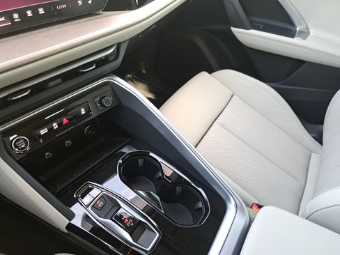 Used 2025 Audi Q5 Premium Plus w/ Premium Plus AWD/4WD image 24