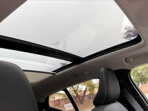 Used 2025 Volvo XC40 B5 Core w/ Protection Package Premier image 25