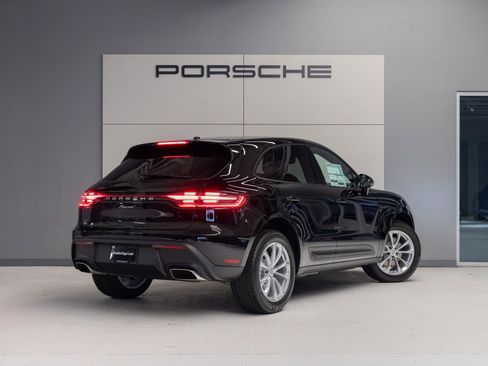 Certified 2025 Porsche Macan image 7
