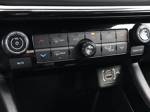 Used 2024 Jeep Compass Trailhawk AWD/4WD image 21
