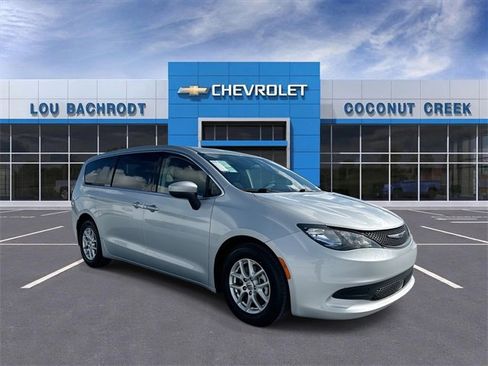 Used 2022 Chrysler Voyager LX image 1