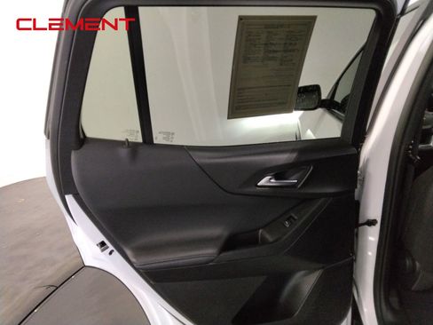 Used 2025 Chevrolet Equinox LT image 29