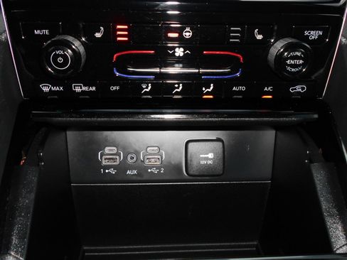 Used 2023 Jeep Grand Cherokee L Limited image 15