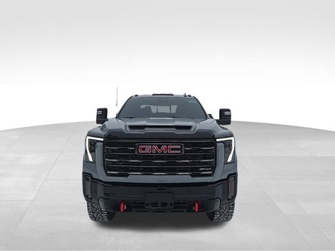 Used 2024 GMC Sierra 2500 AT4X image 3