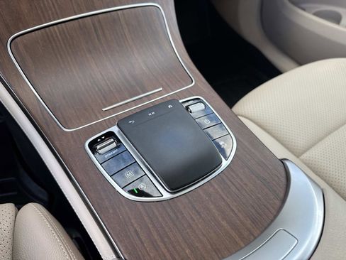 Used 2020 Mercedes-Benz GLC 300 4MATIC image 26