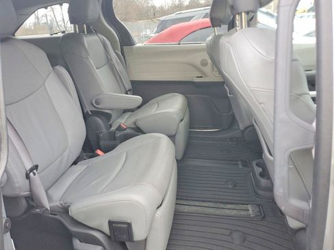 Used 2024 Toyota Sienna Limited AWD/4WD image 9