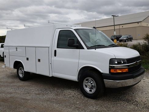 New 2025 Chevrolet Express 3500 w/ Power Convenience Package image 36