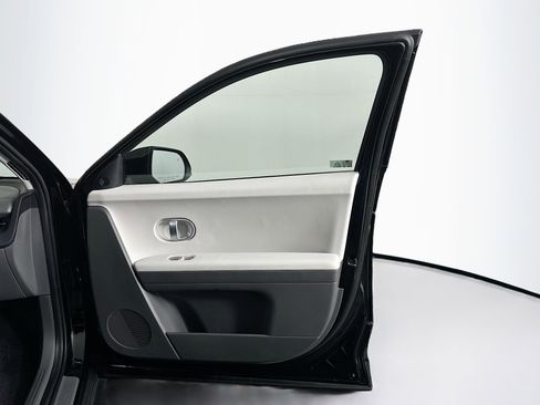 Used 2023 Hyundai Ioniq 5 SE image 31